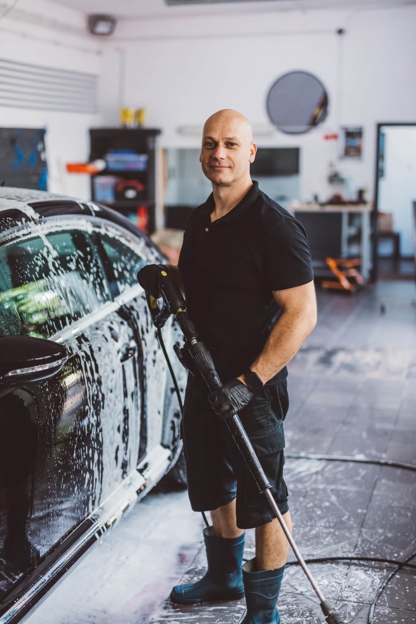 service-man-washing-car-before-detailing-in-workshop-.jpg